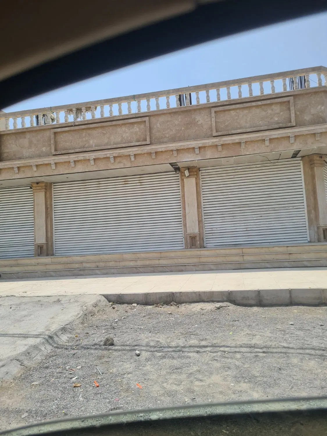 مغازه به متراژ ۲۰۰متر مربع