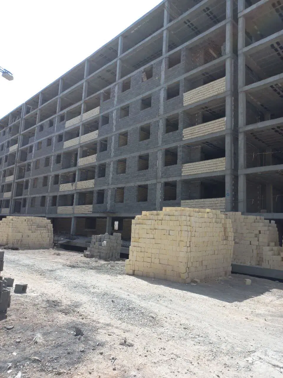 مسکن ملی بهارستان، عقیق نقش‌جهان