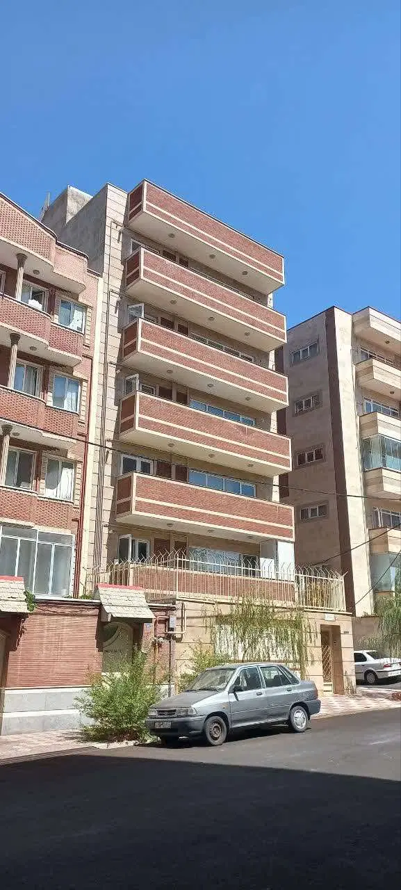 آپارتمان شیک سه نبش در کوی زمرد