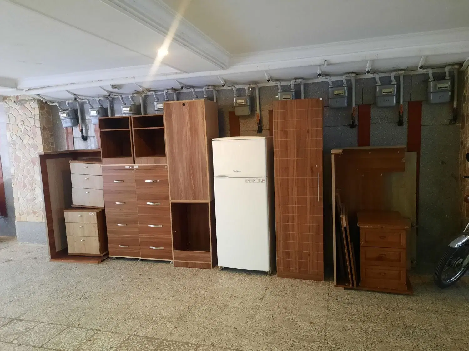 منزل دربستی دو نیم طبقه خانه حیاط دار