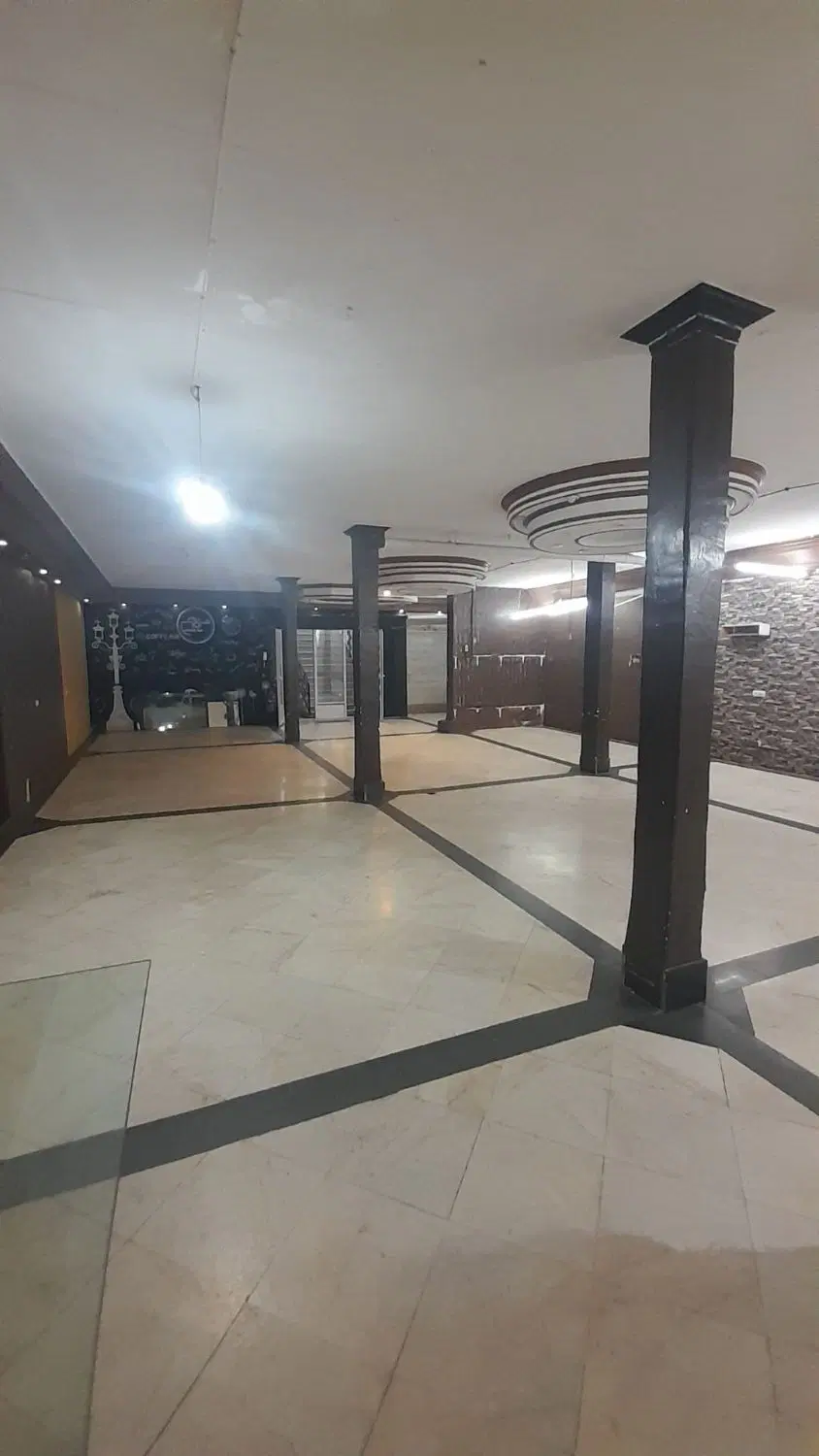 ۲۳۲ متر مغازه