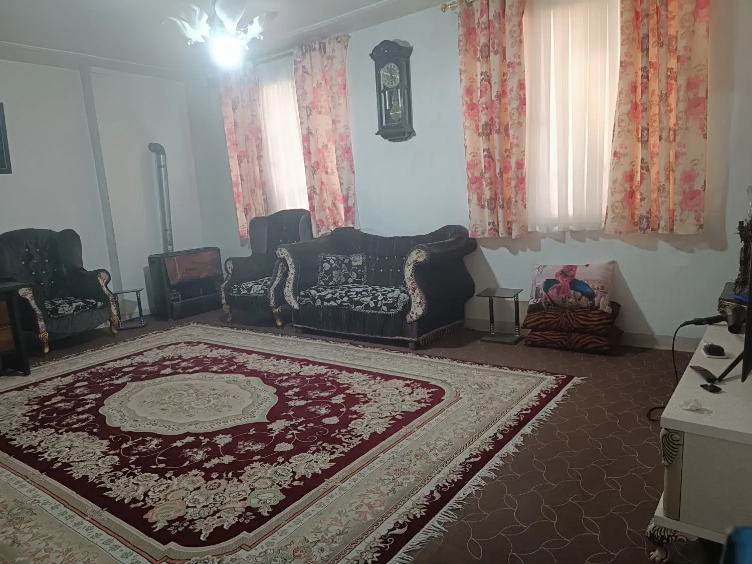 61 متر قلب یاس سفید. پر نور