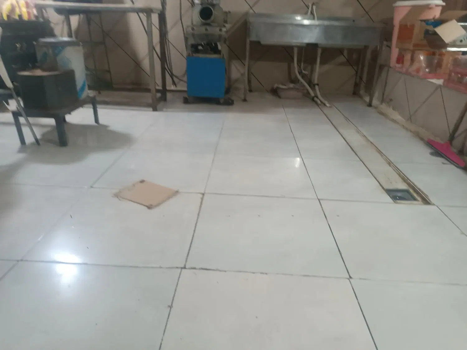 مغازه حدود صدمتر