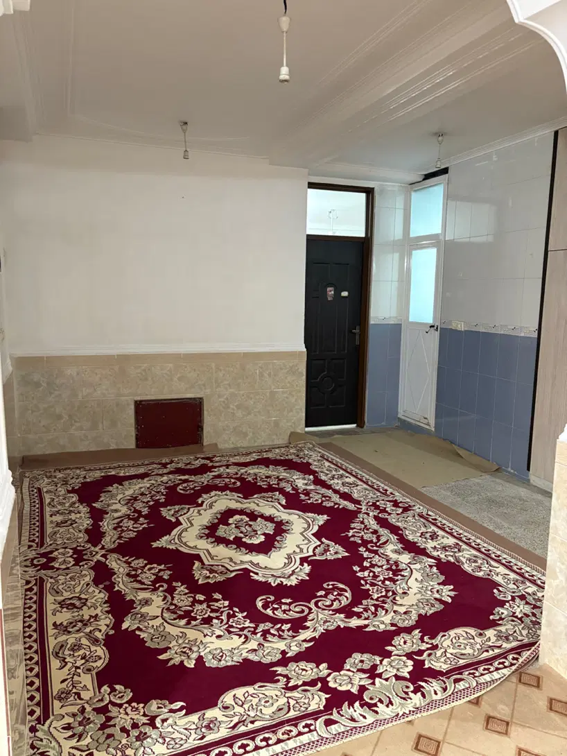 خانه همکف حیاط‌دار تمیز و خوش‌موقعیت خیابان مصلی