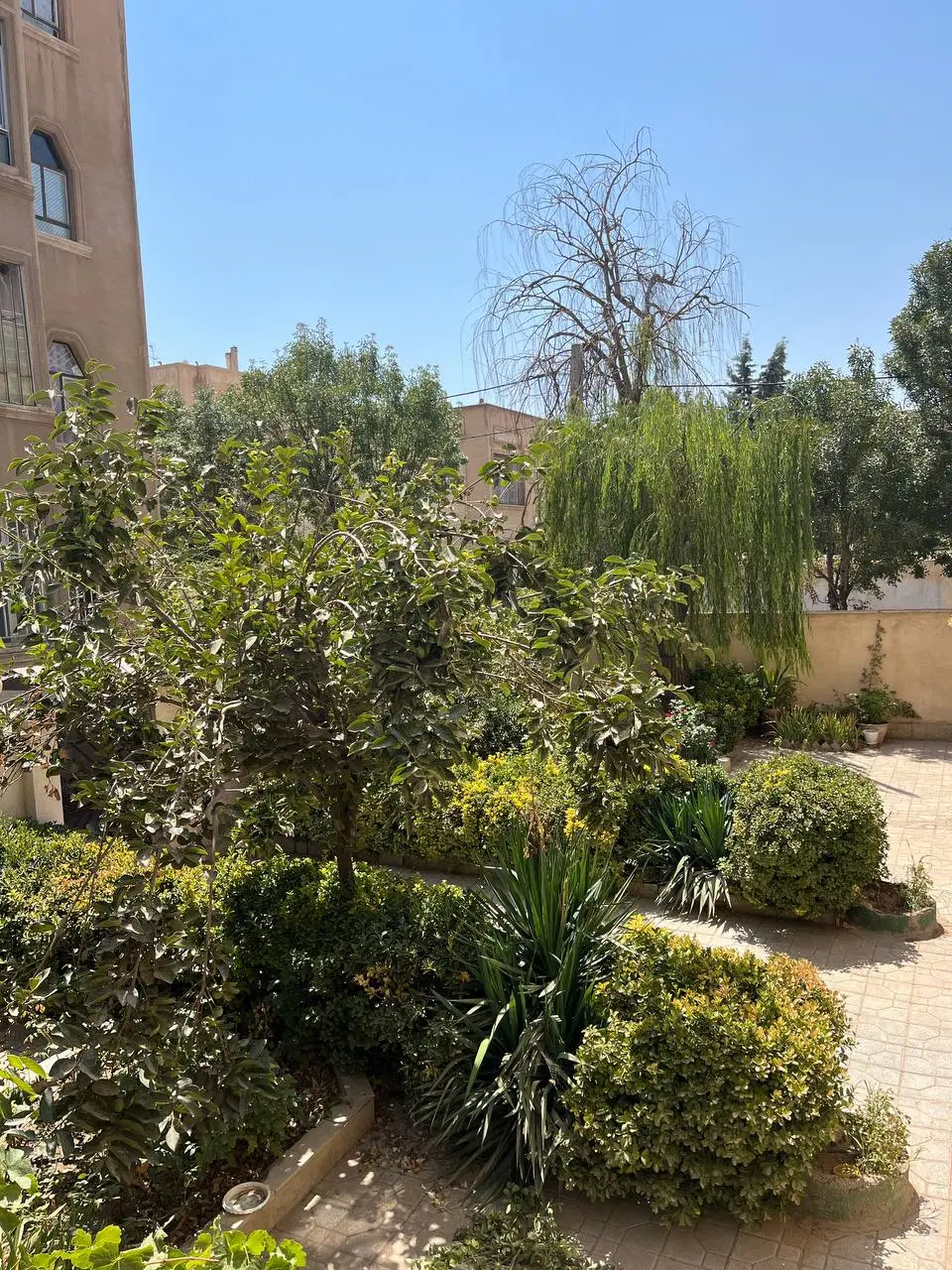 اپارتمان ۱۴۰متری ۳خواب انباری ۱۱متر پارکینگ بزرگ