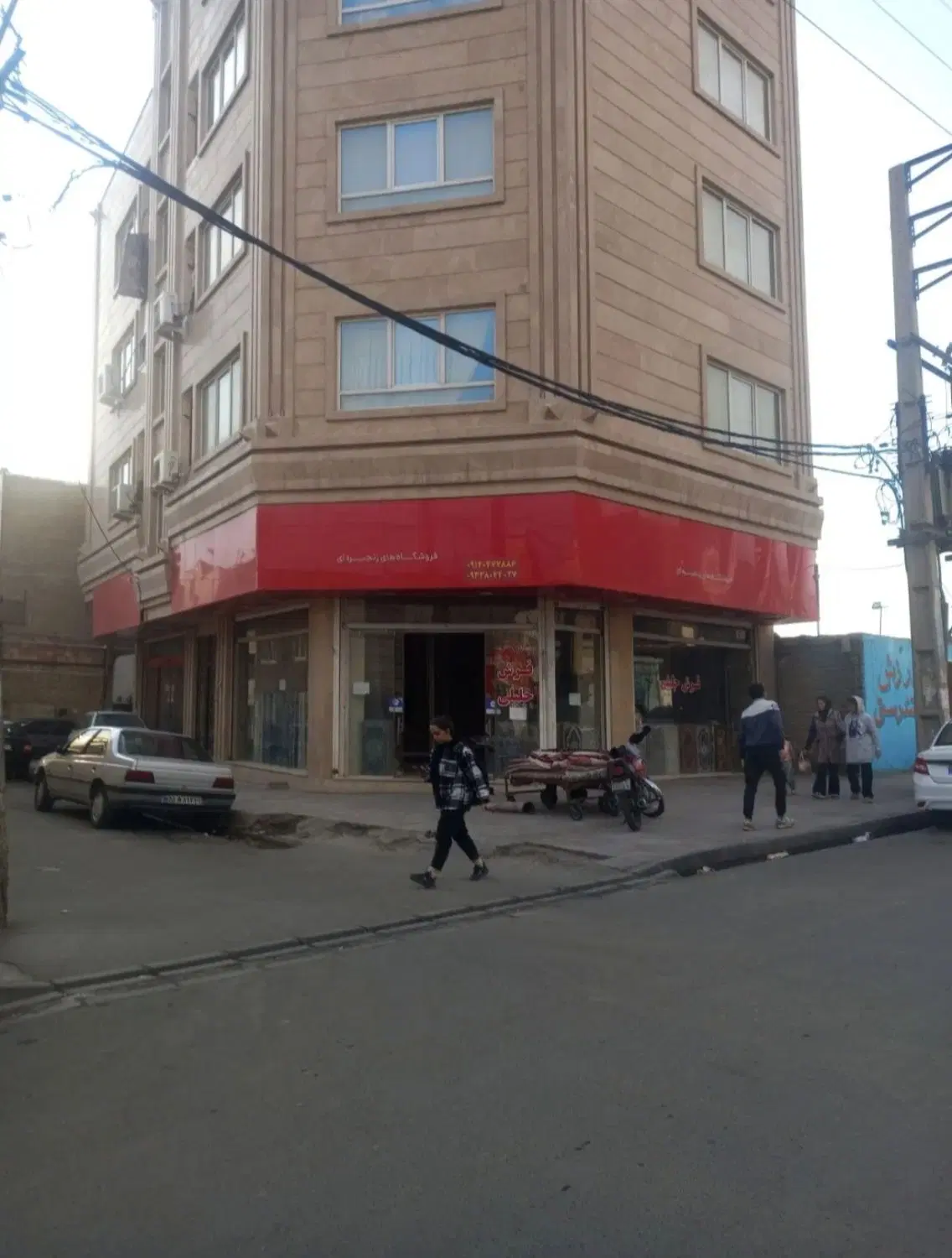 اجاره مغازه ۱۵۰ متری در خیابان شریعتی (کاج سابق)