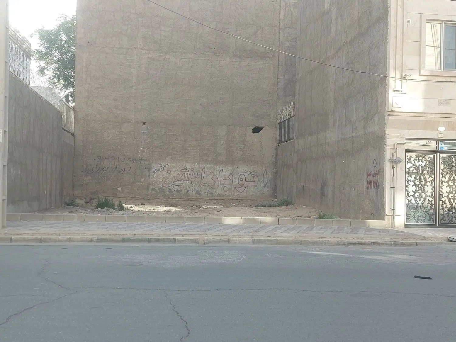 زمین فروشی