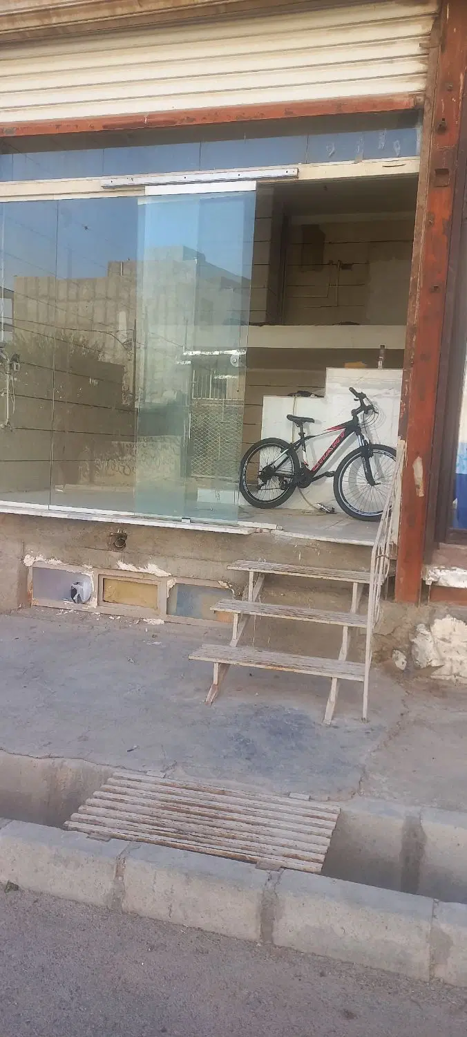 یک باب مغازه با تنور نانوای