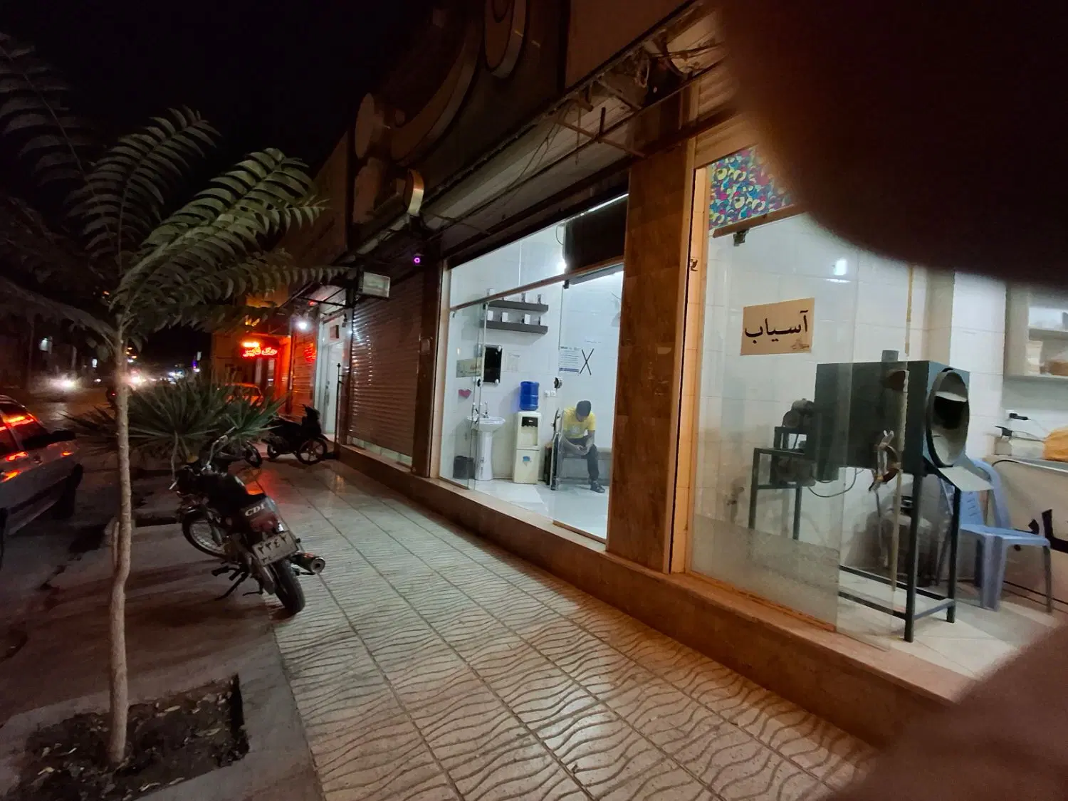 یک باب معازه تجاری