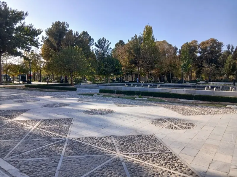 سالن بر جاده