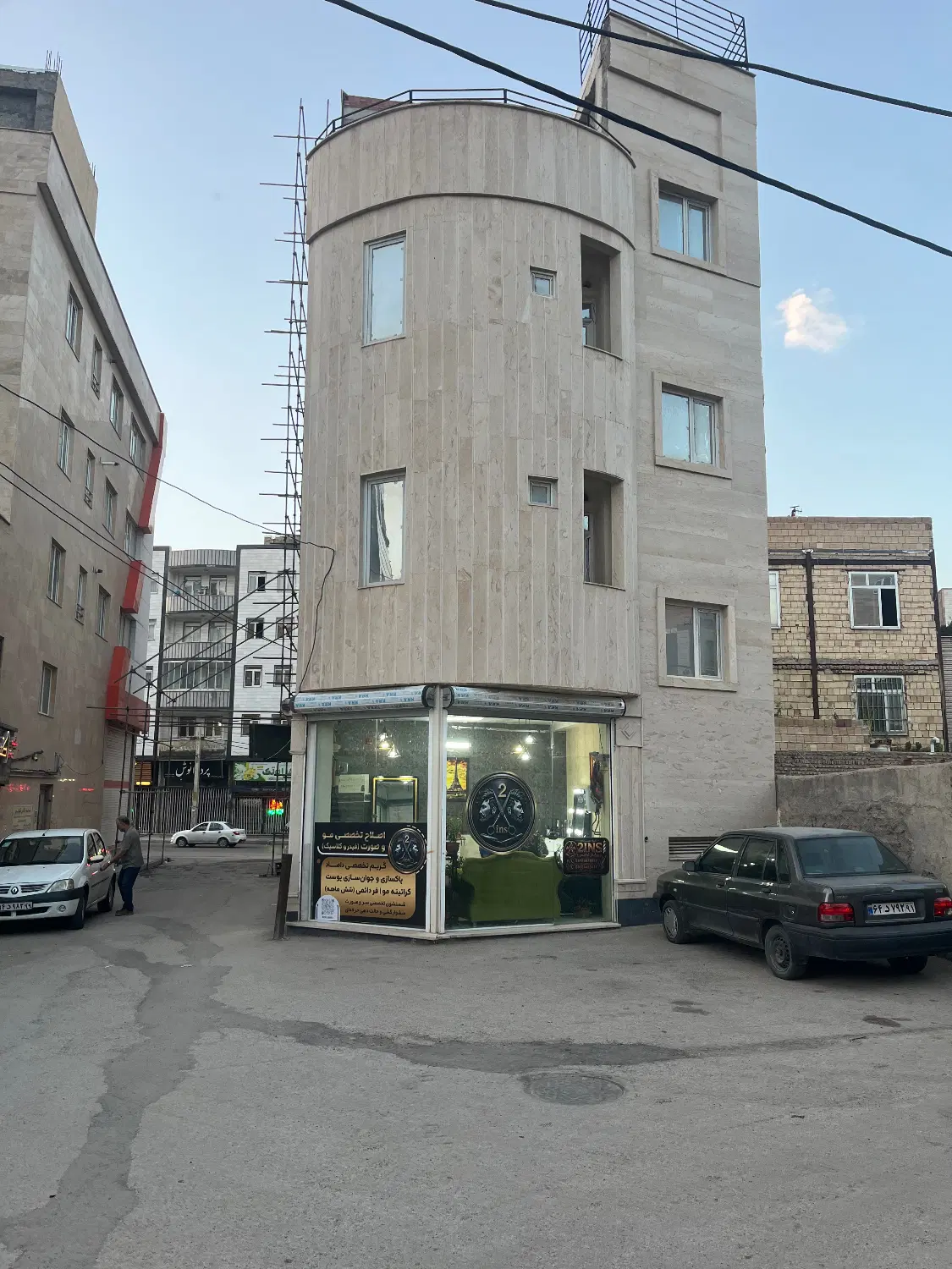 خانه ویلایی دو طبقه به همراه مغازه نبش در سبلان
