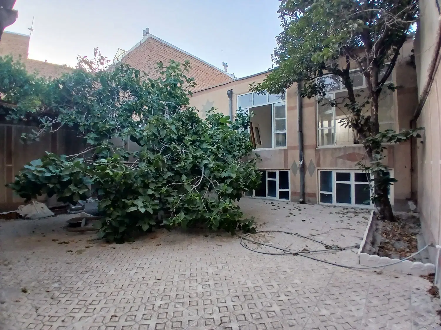 خانه حیاط دار در کمربندی جنوبی