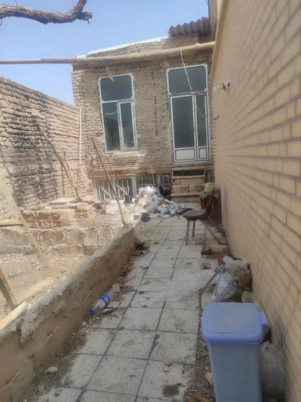 زمین فروشی