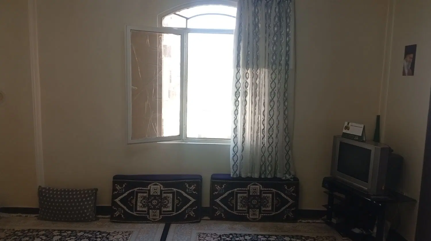 لوکیشن خاص با پارکینگ خ کارگر چهارراه لشگر 50متری
