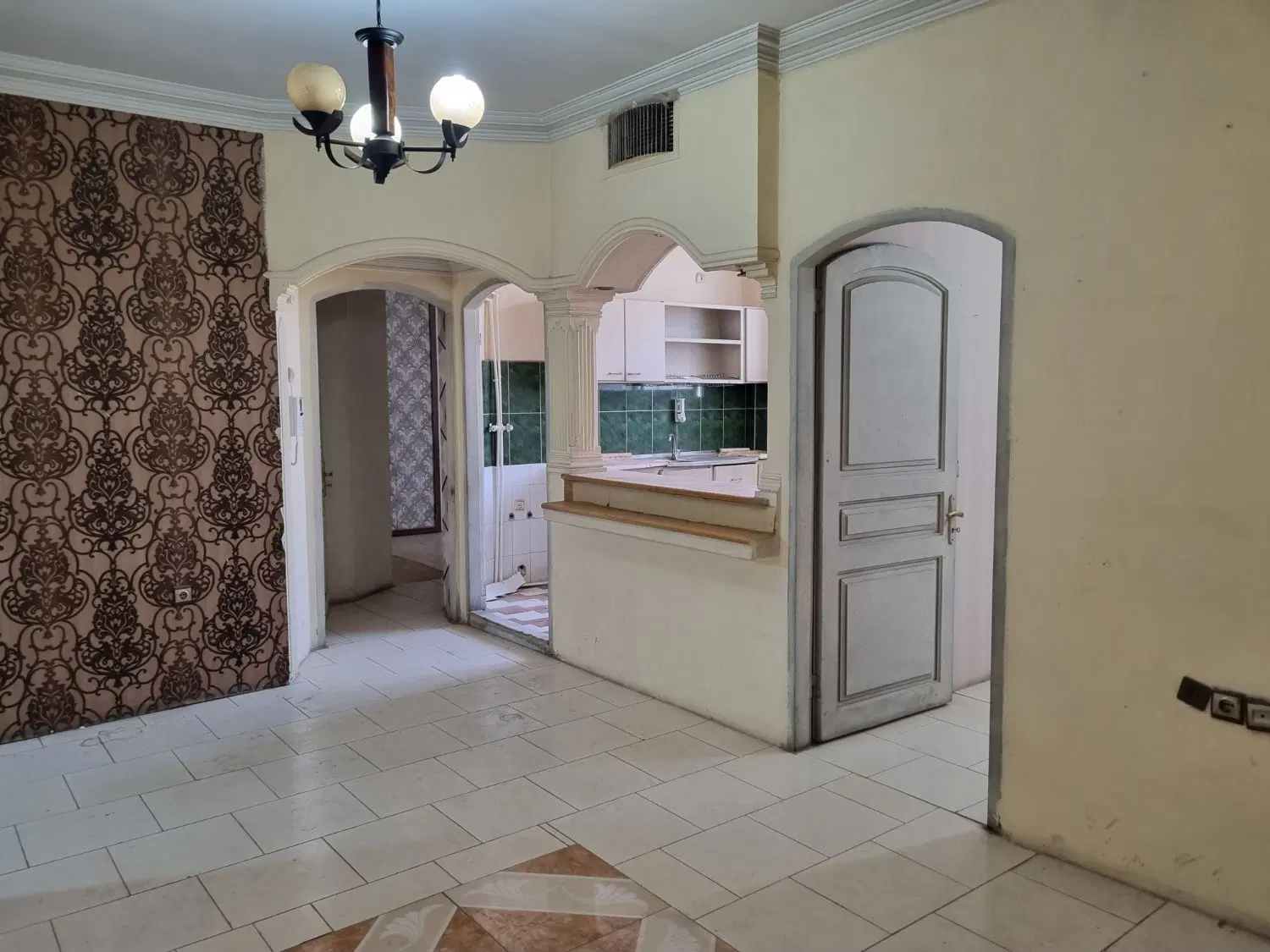 آپارتمان دو خواب حاشیه بلوار معلم