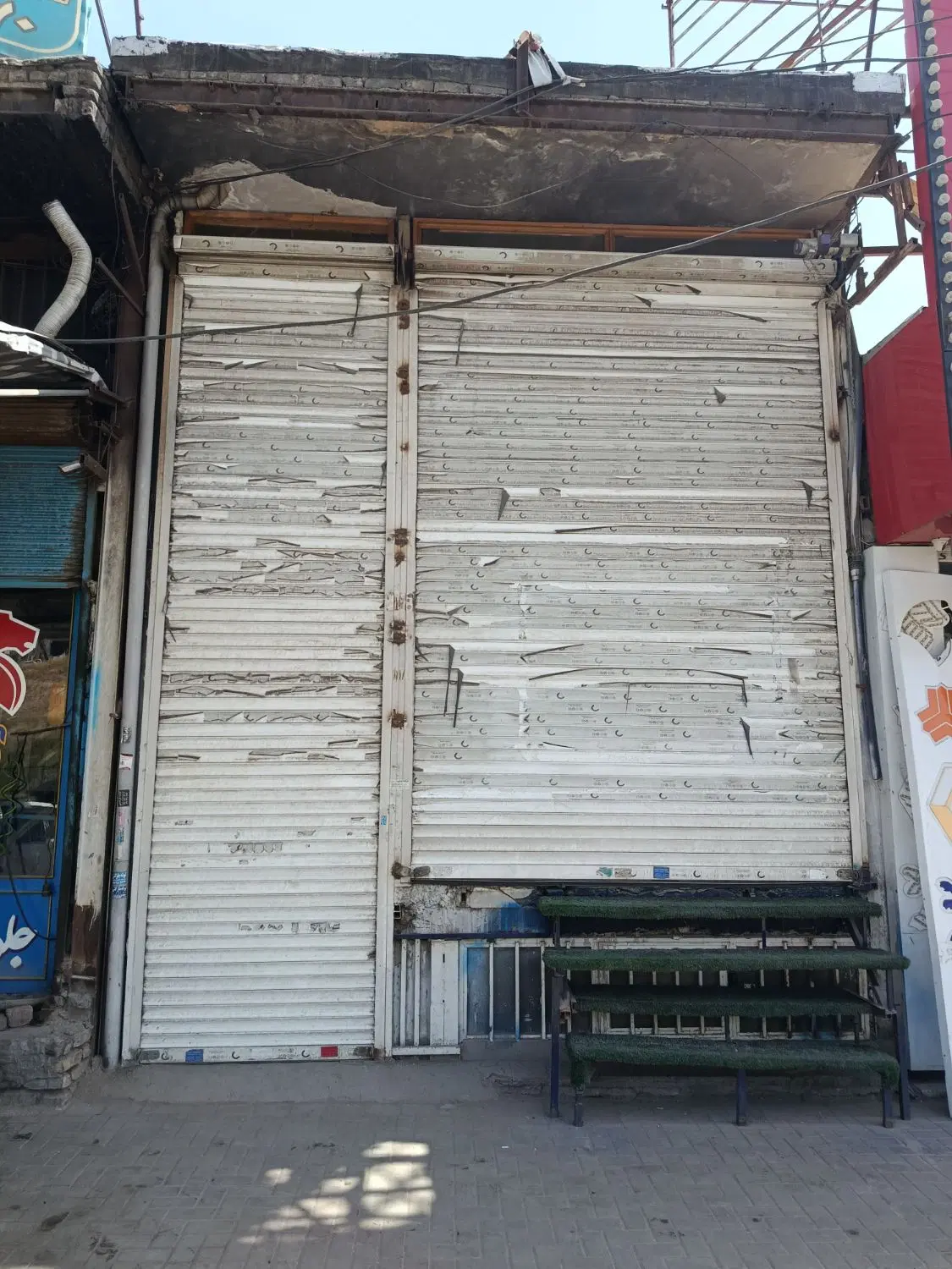 مغازه ۹۰متری بر جاده اصلی