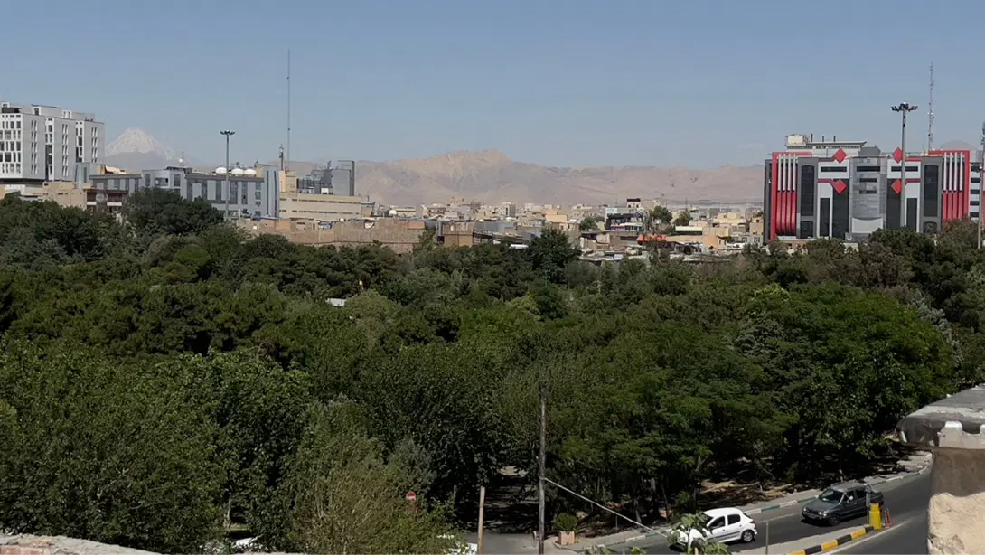 ملک دربست ۶ دانگ در ۳ طبقه ۲۴۰ متر بنا ( ۱۰ در۱۰)