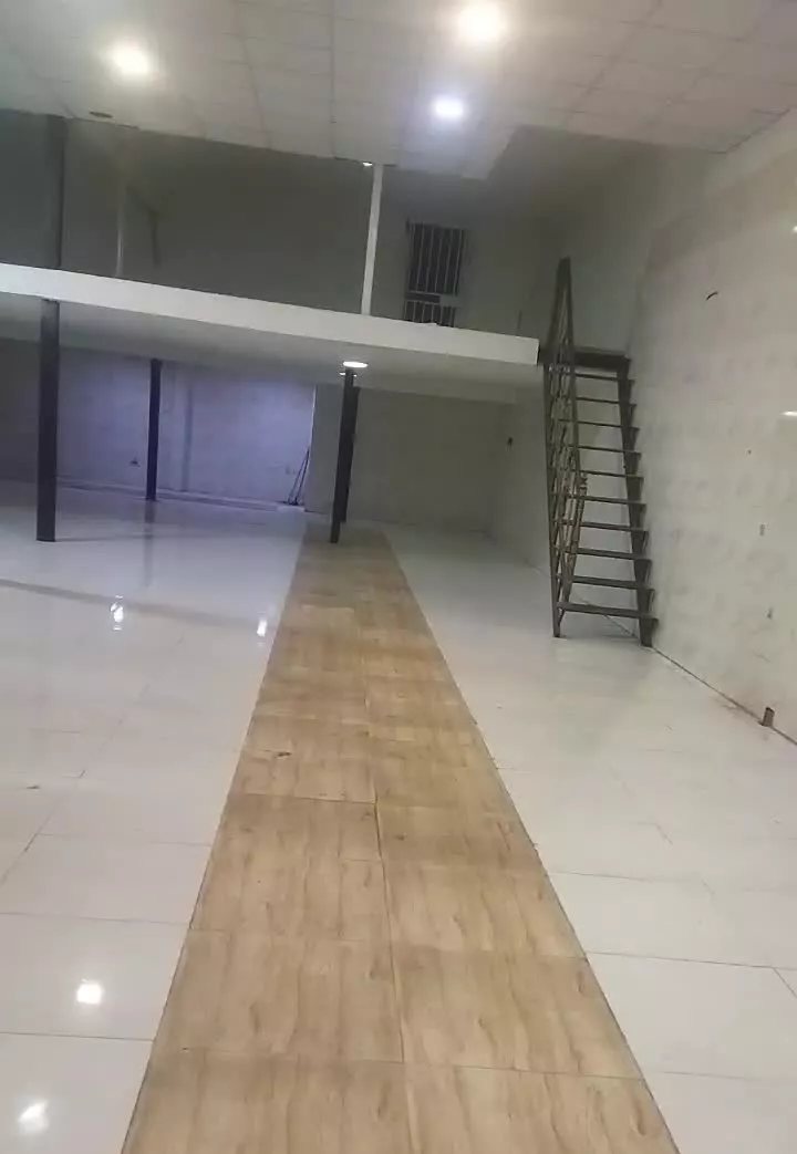 رهن و اجاره یک باب تجاری ۳۲۰ متری دو دهنه ۱۲_۵ متر