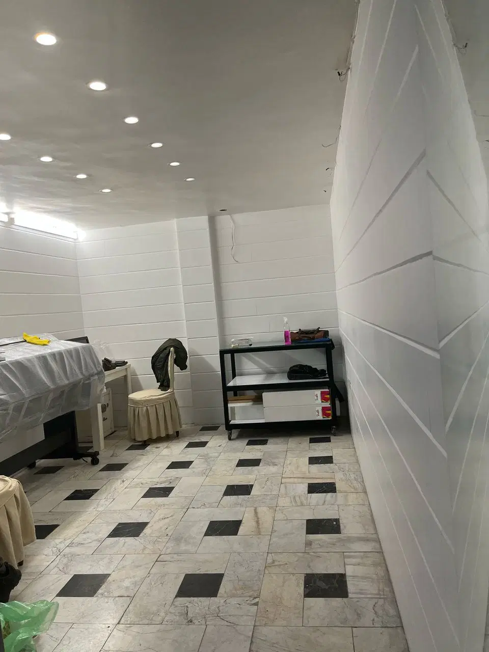 مغازه ۱۷ متری داخل برج شهرآرا