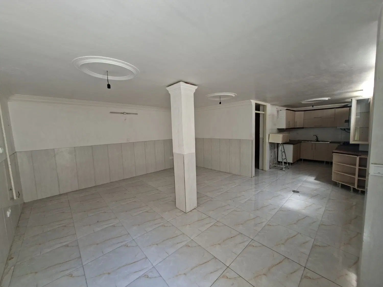 زیرزمین بازسازی شده (غرق نور)