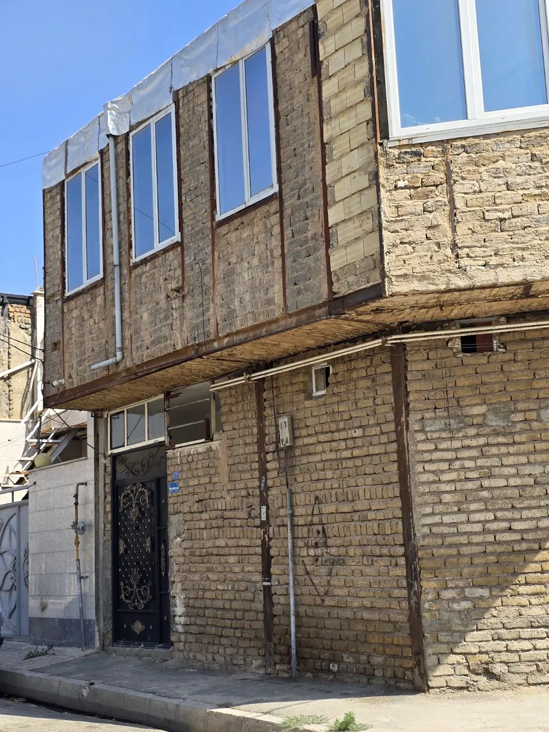 فروش ساختمان دو نبش دو واحدی در مرکز شهر