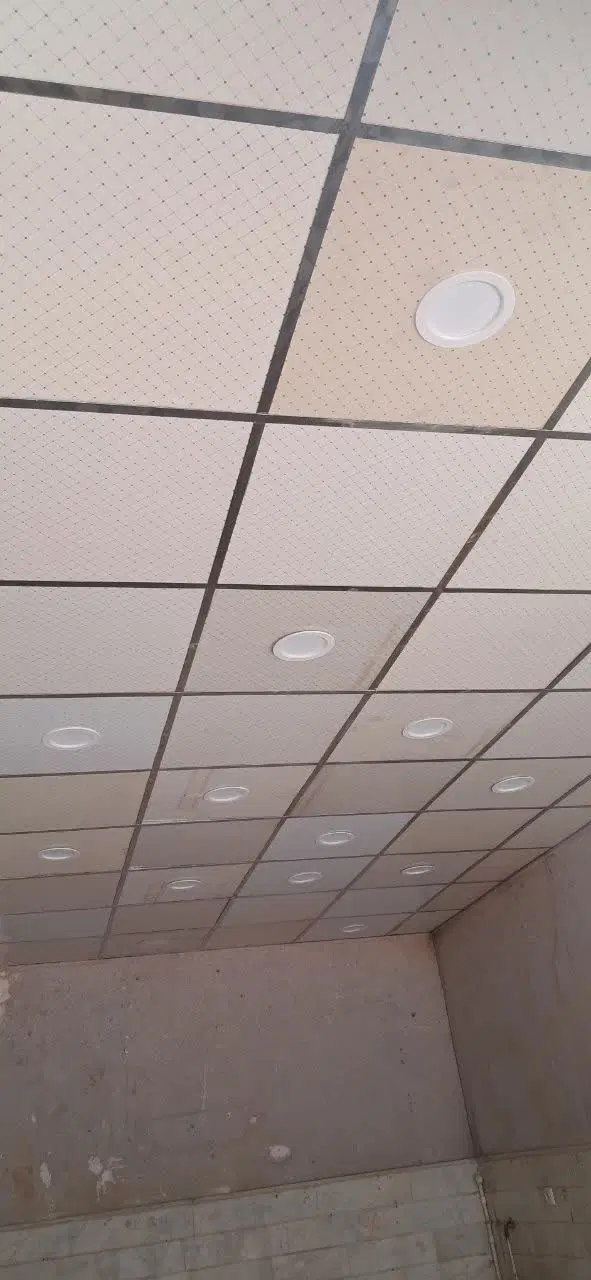 مغازه بر خیابان اصلی