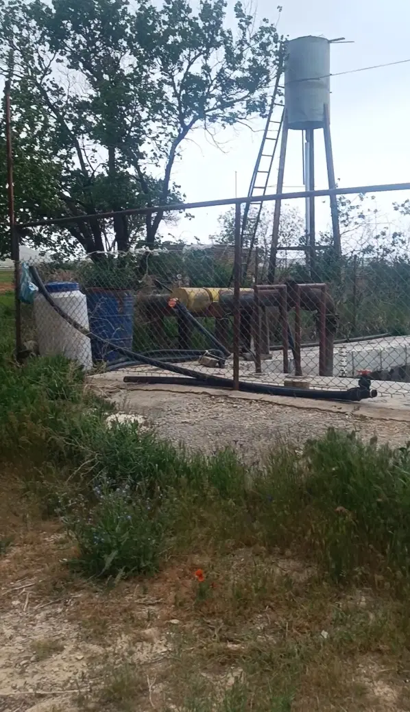 زمین کشاورزی بارانی باغ و گاوداری با تمام ادوات
