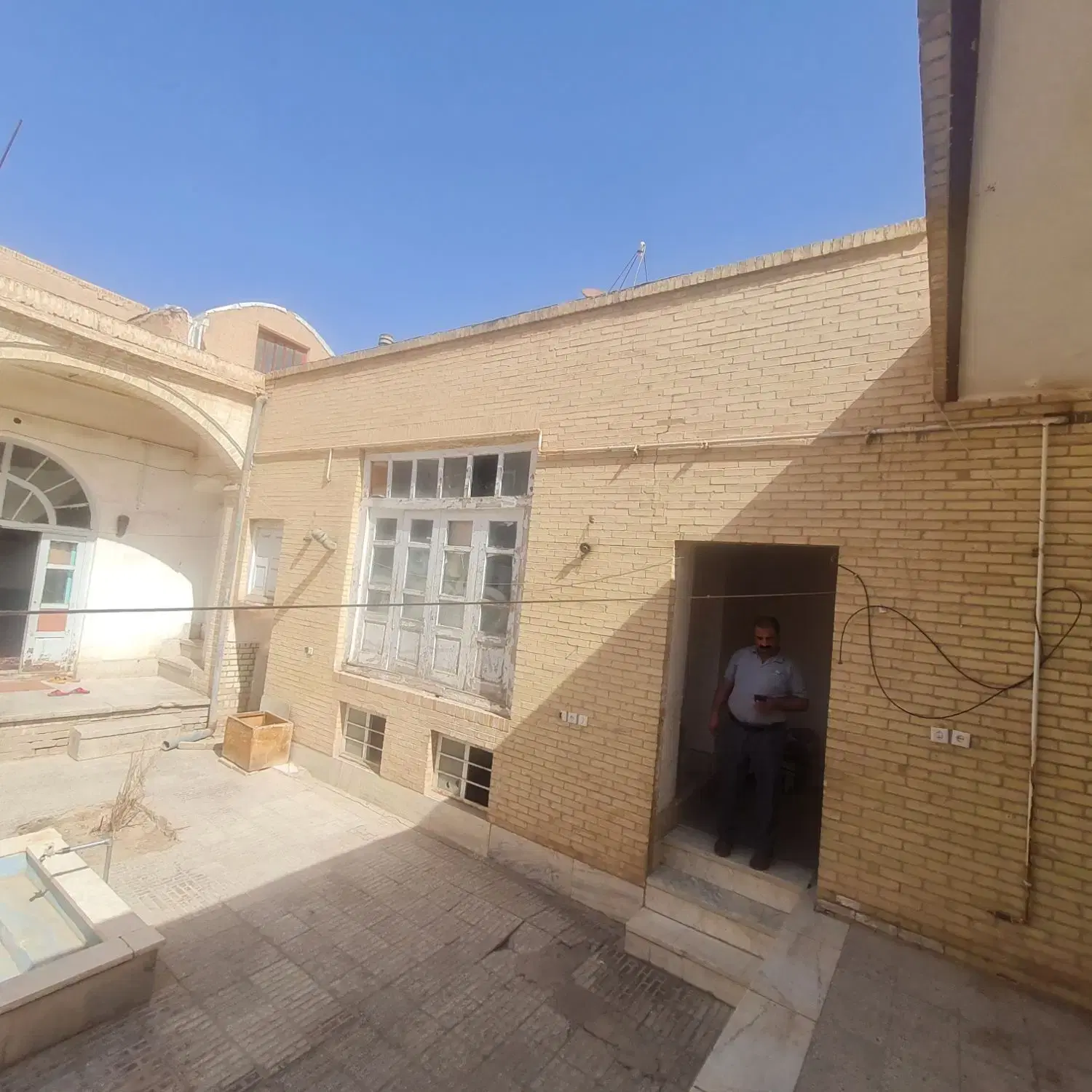 فروش منزل مسکونی خ شهید رجایی