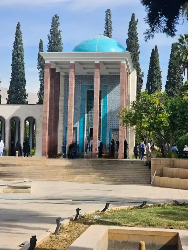 ساختمان ۳ واحدی فروشی