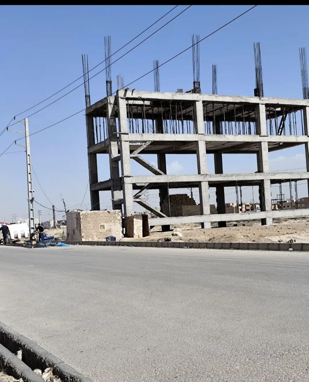 زمین ۱۴ متری روبروی املاک مهدوی کیا