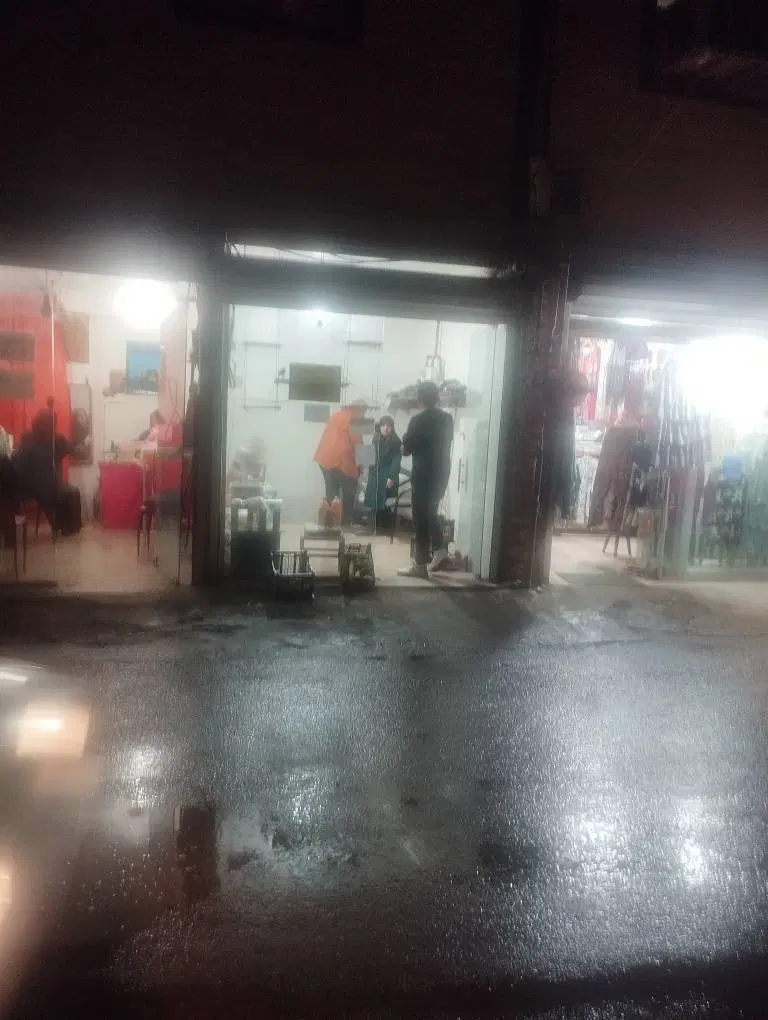 مغازه ۱۲ متری ، بر خیابان اصلی