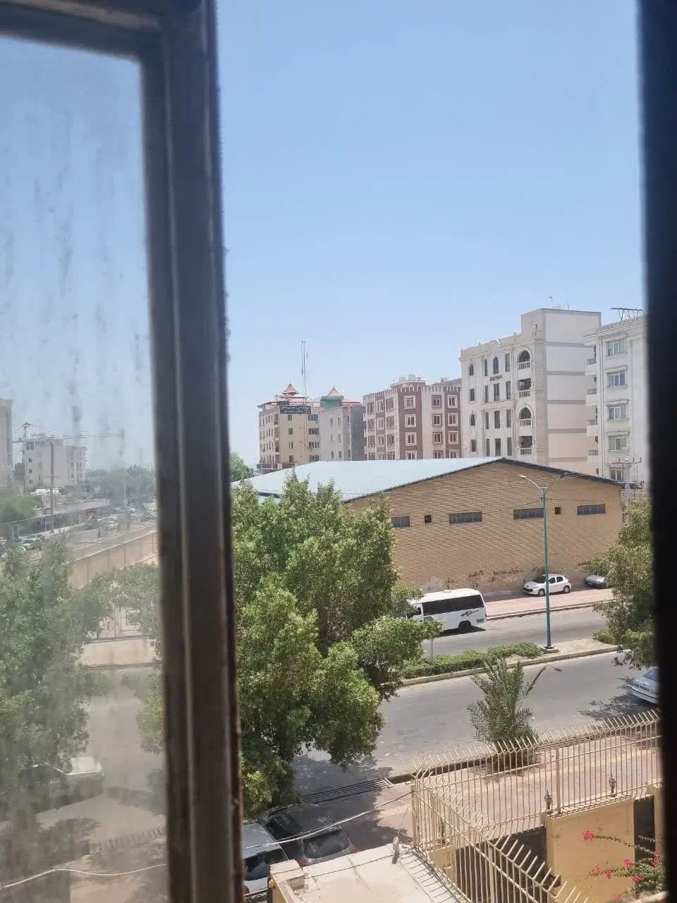 ساختمان در میدان ۹ دی
