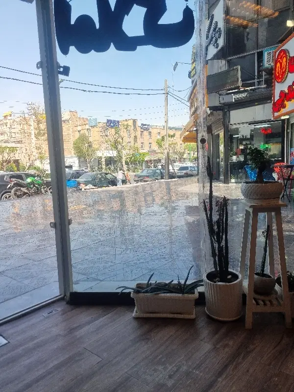 مغازه 18 متری با بالکن 17متری