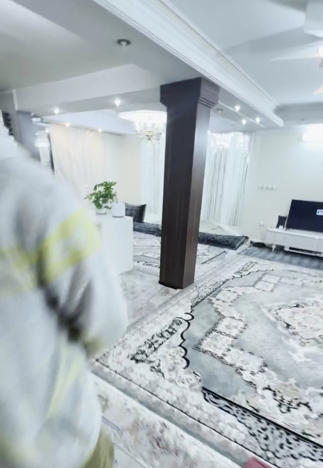 اپارتمان ۹۴متری فلکه اول دولت اباد