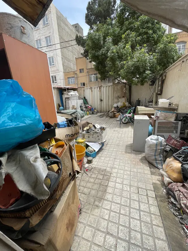 ۵۸متر همکف با ۱۰۰متر حیاط در اختیار با قدرالسهم