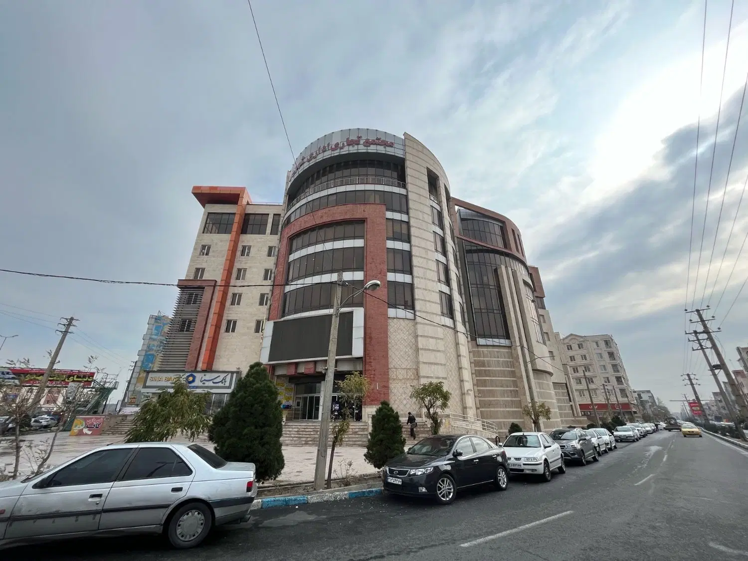 ۴۴ متر روبروی شهرک اداری