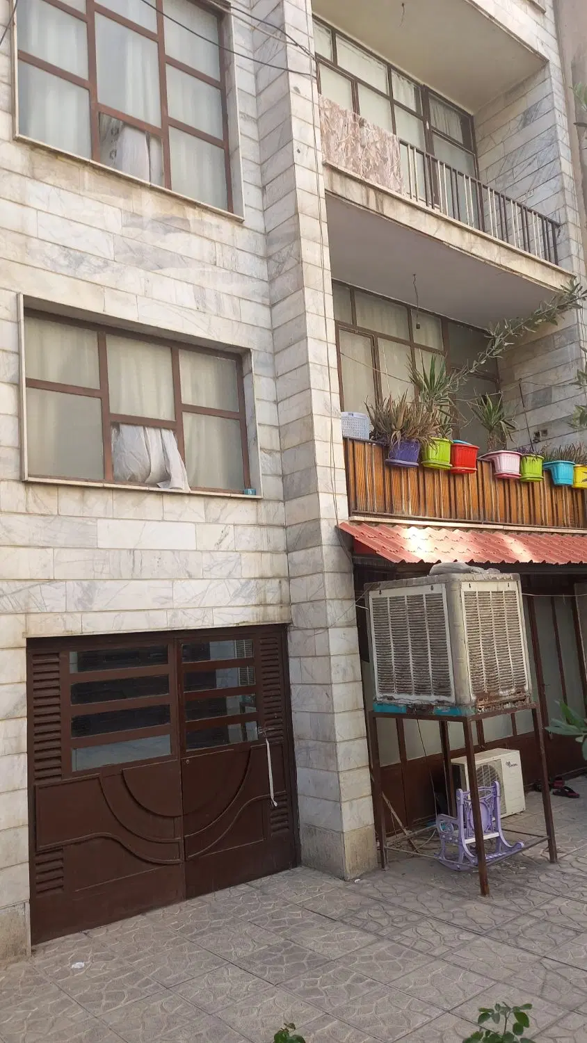 اپارتمان ۱۲۵ متر دارای دو خواب بزرگ  ونور گیر