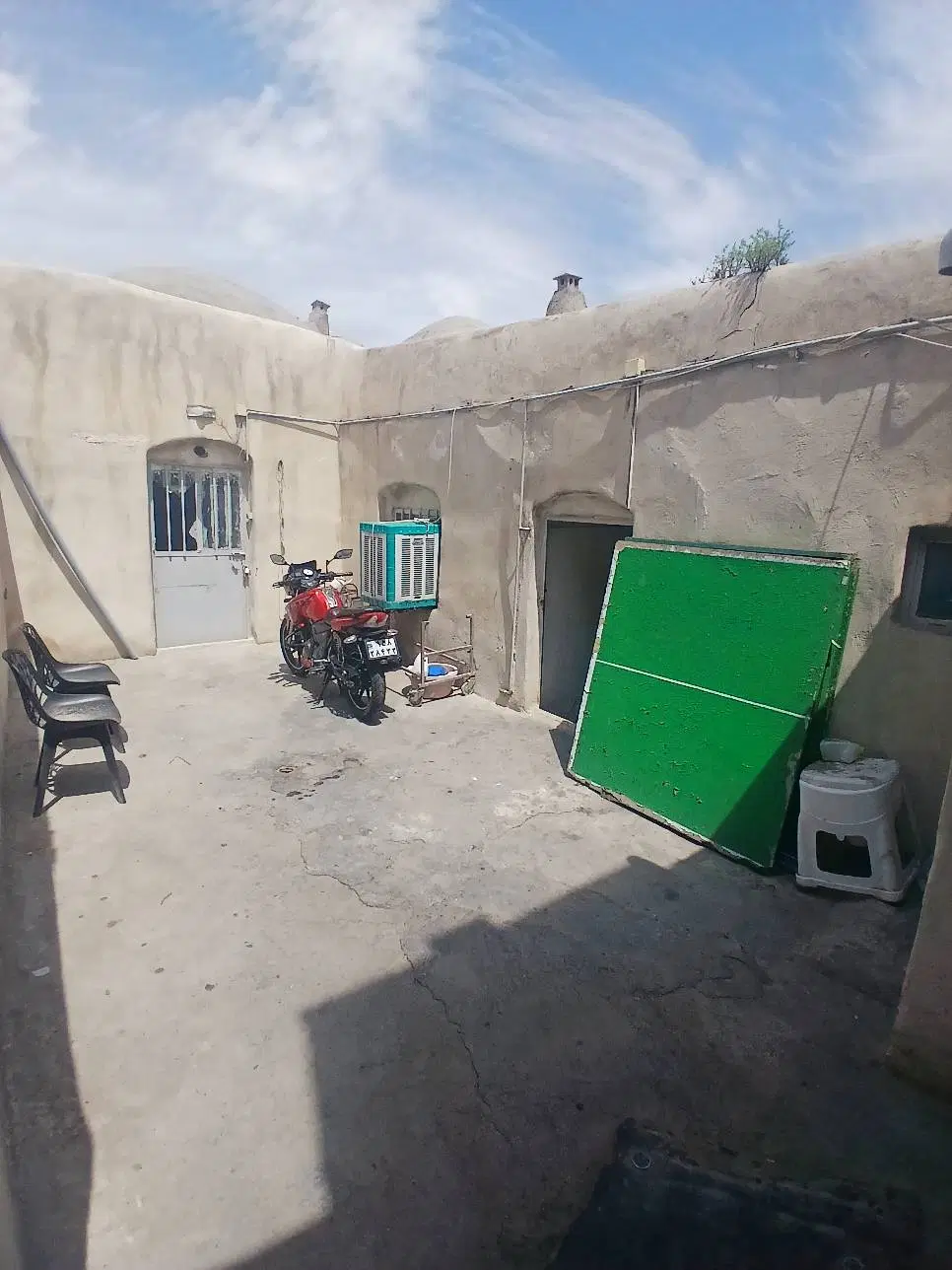 ملک دربستی