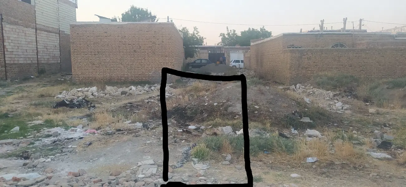 100 متر زمین