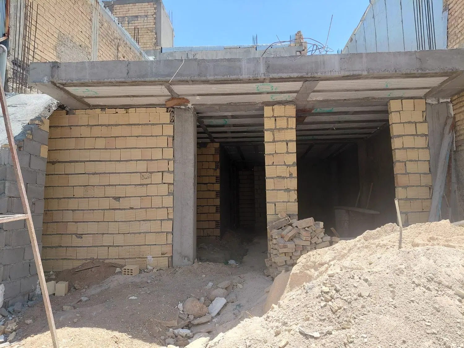 فروش نیمه کاره منزل ویلایی حافظ جنوبی
