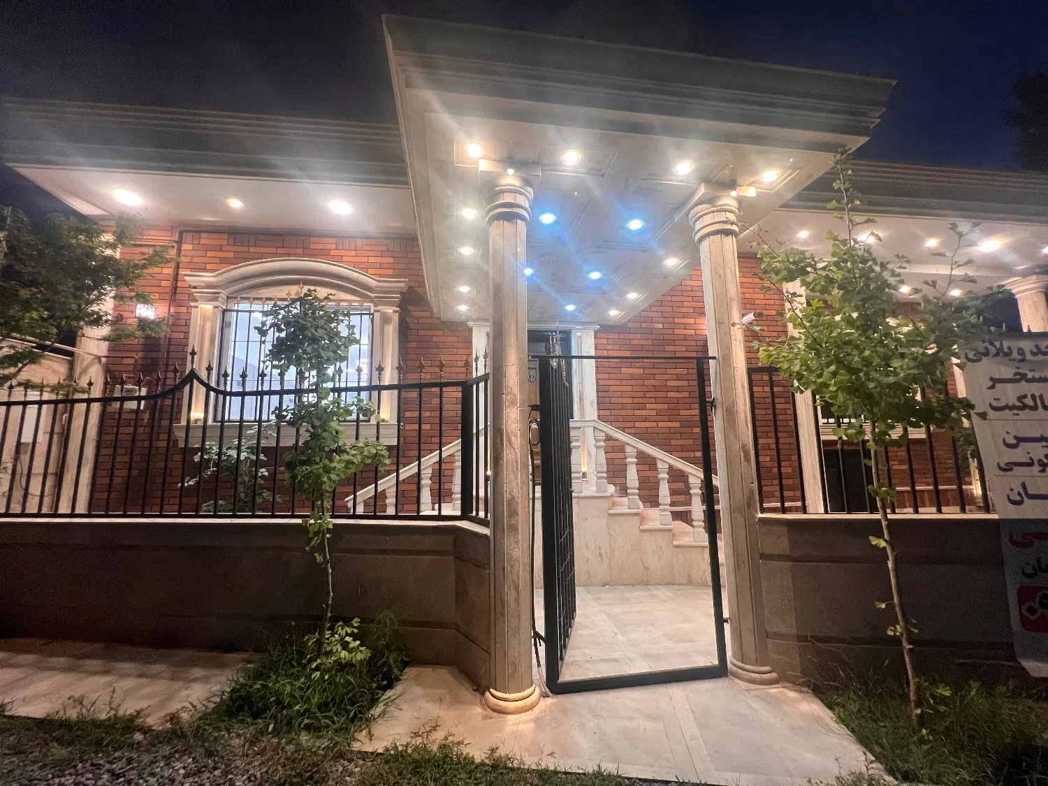 خانه ویلایی سند دار به همراه استخر.  سه خوابه