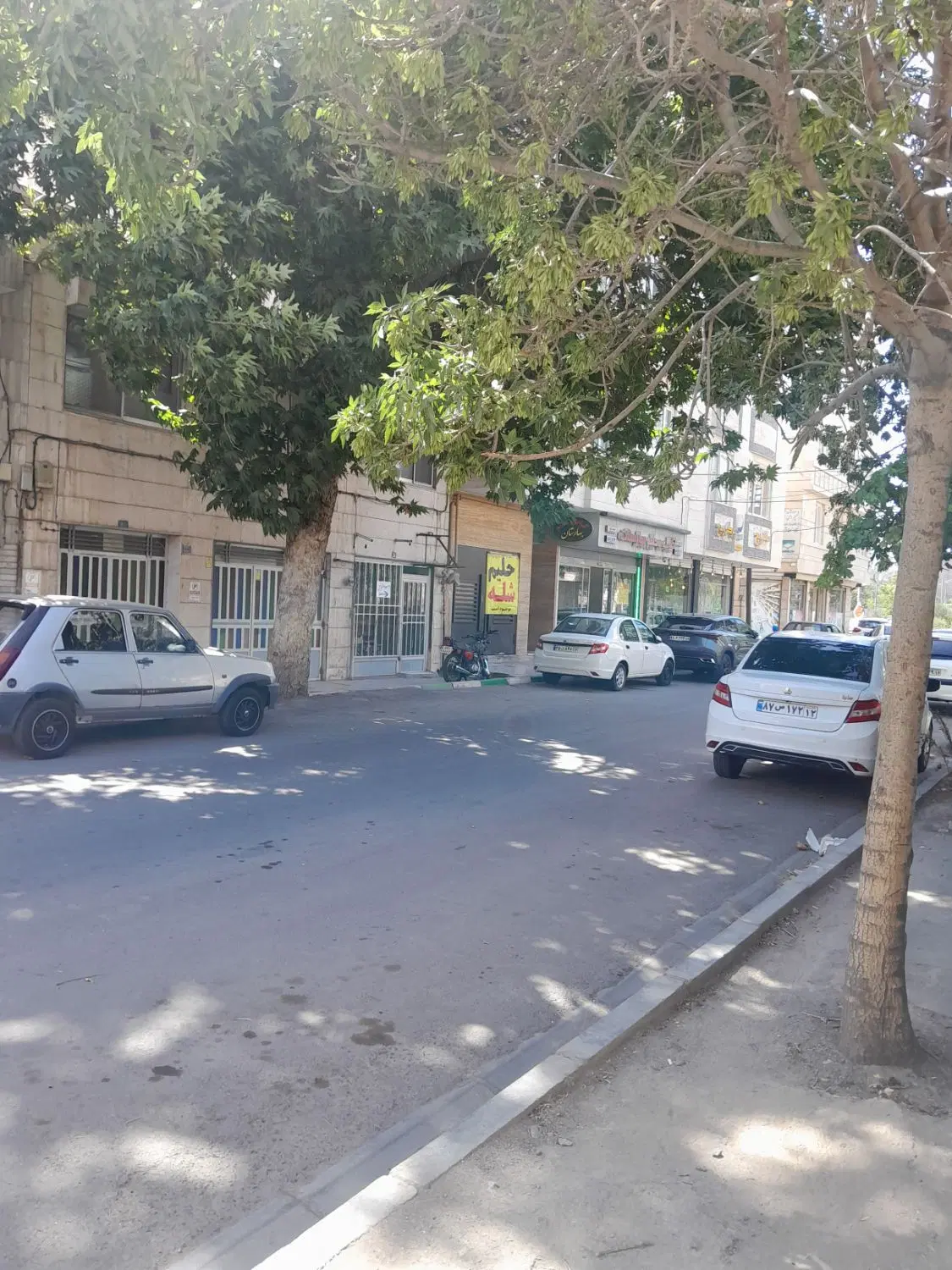 خانه ویلایی با ۱۴ متر تجاری دائم