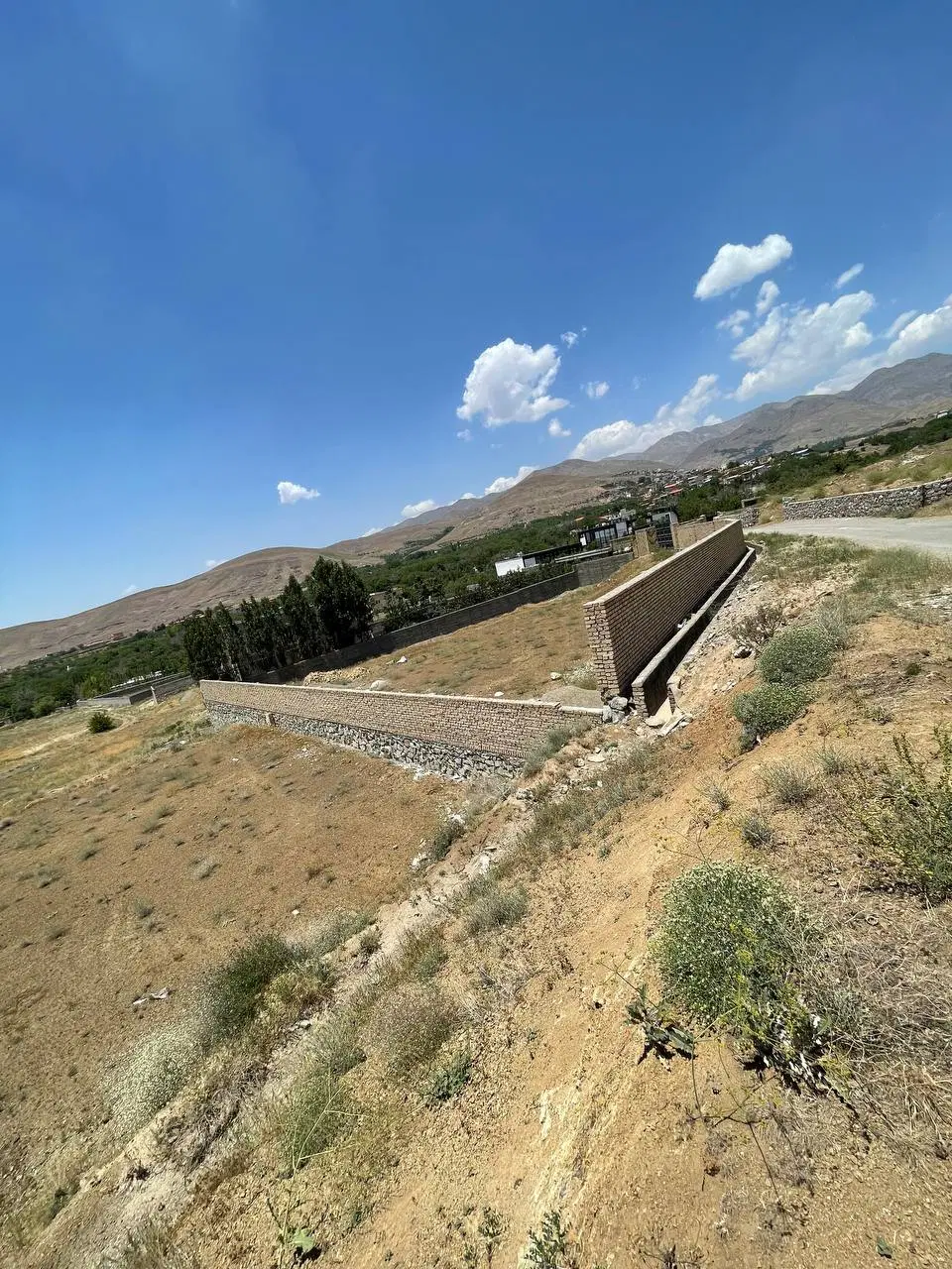 زمین ۱۴۰۰ متر کردان ، کوهسار