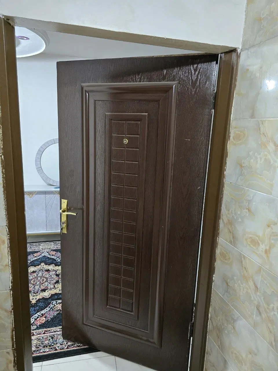 90متری آپارتمان به قیمت استثنایی