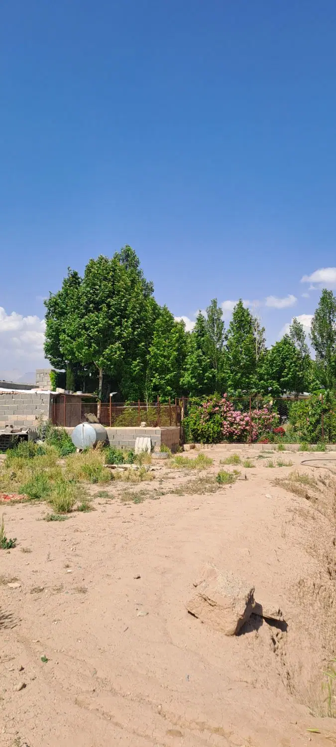 زمین چهار دیواری