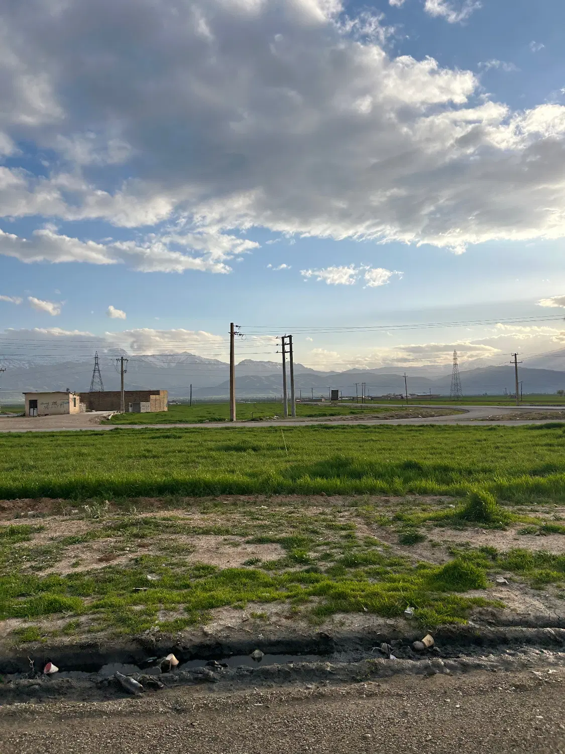 زمین بر اصلی جاده کرمانشاه