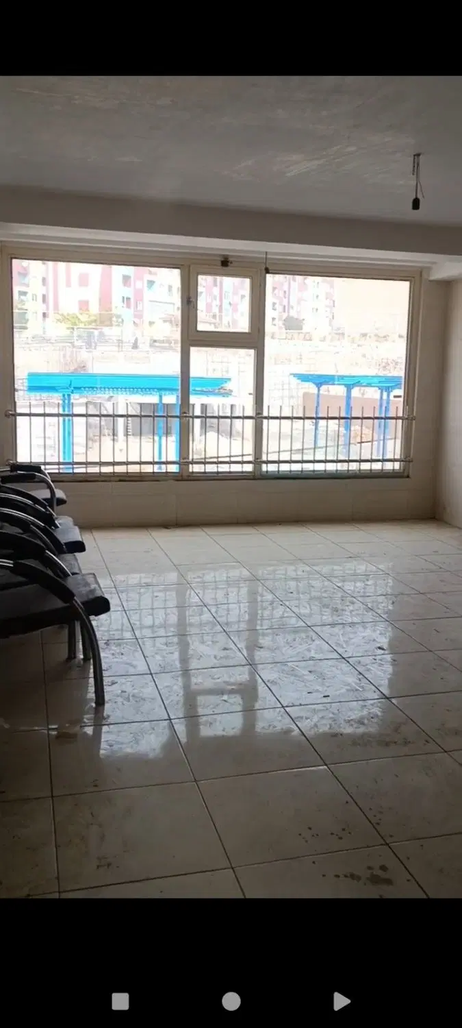 واحد تجاری با سند شش دانگ