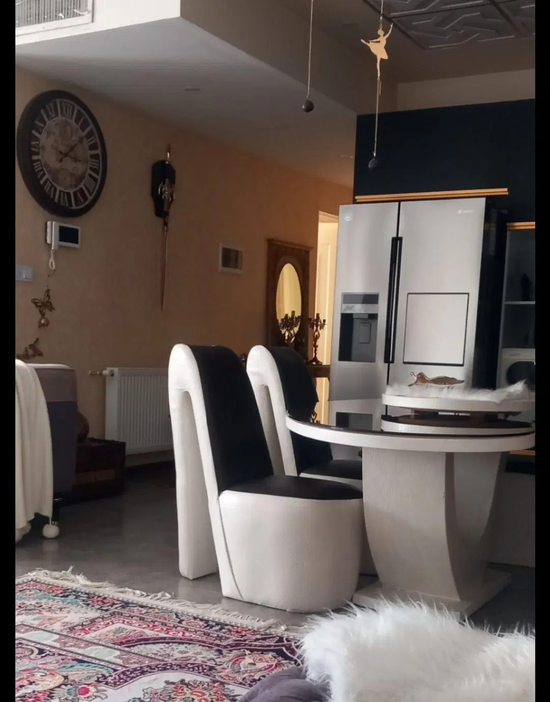 آپارتمان ۱۰۲متری  شیک و مرتب( باران ها )ساماندهی