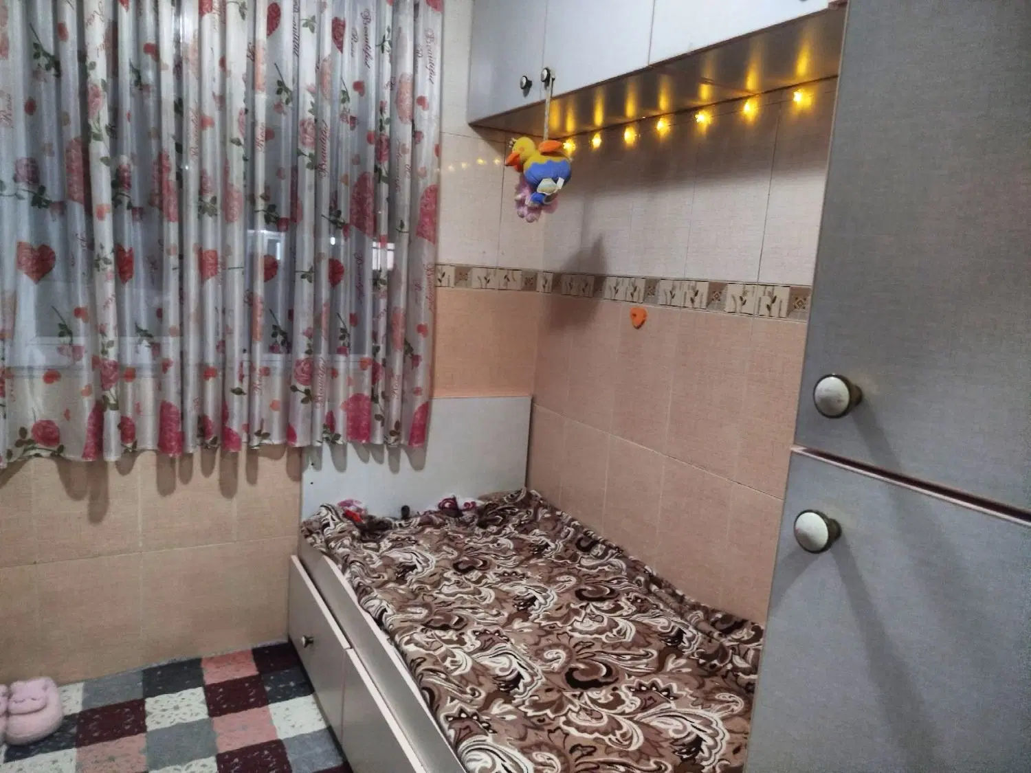 اپارتمان 78مترسنددار گلستان محدوده نسترن