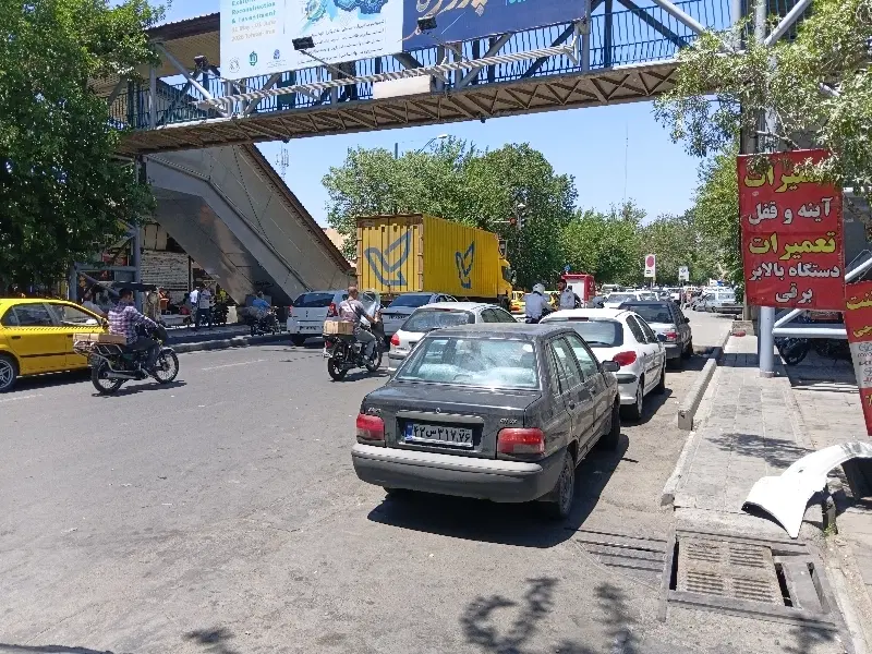 دو باب مغازه روبروی فارابی